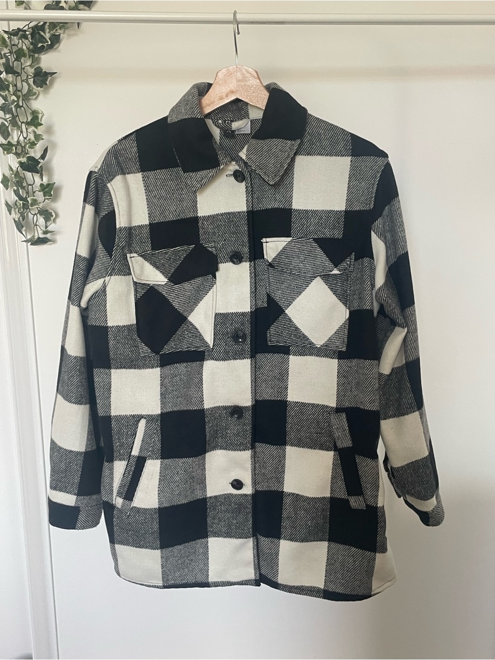 H&M Black and Cream Plaid Lightweight Overshirt